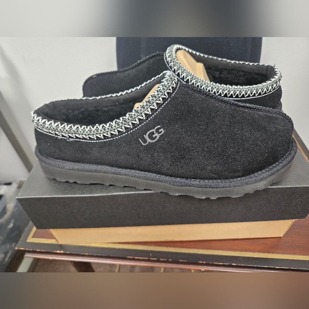 mens ugg slippers size 10